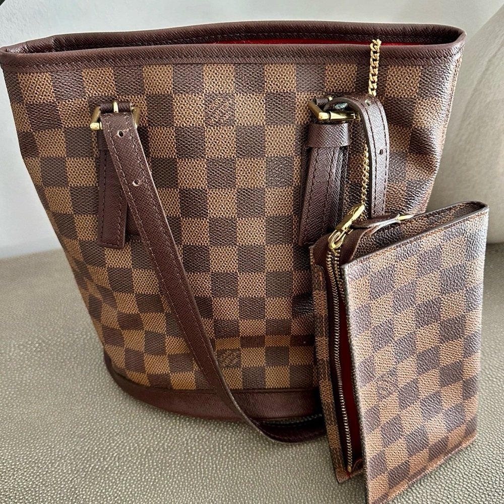 LOUIS VUITTON Damier Ebene Marais Bucket 23